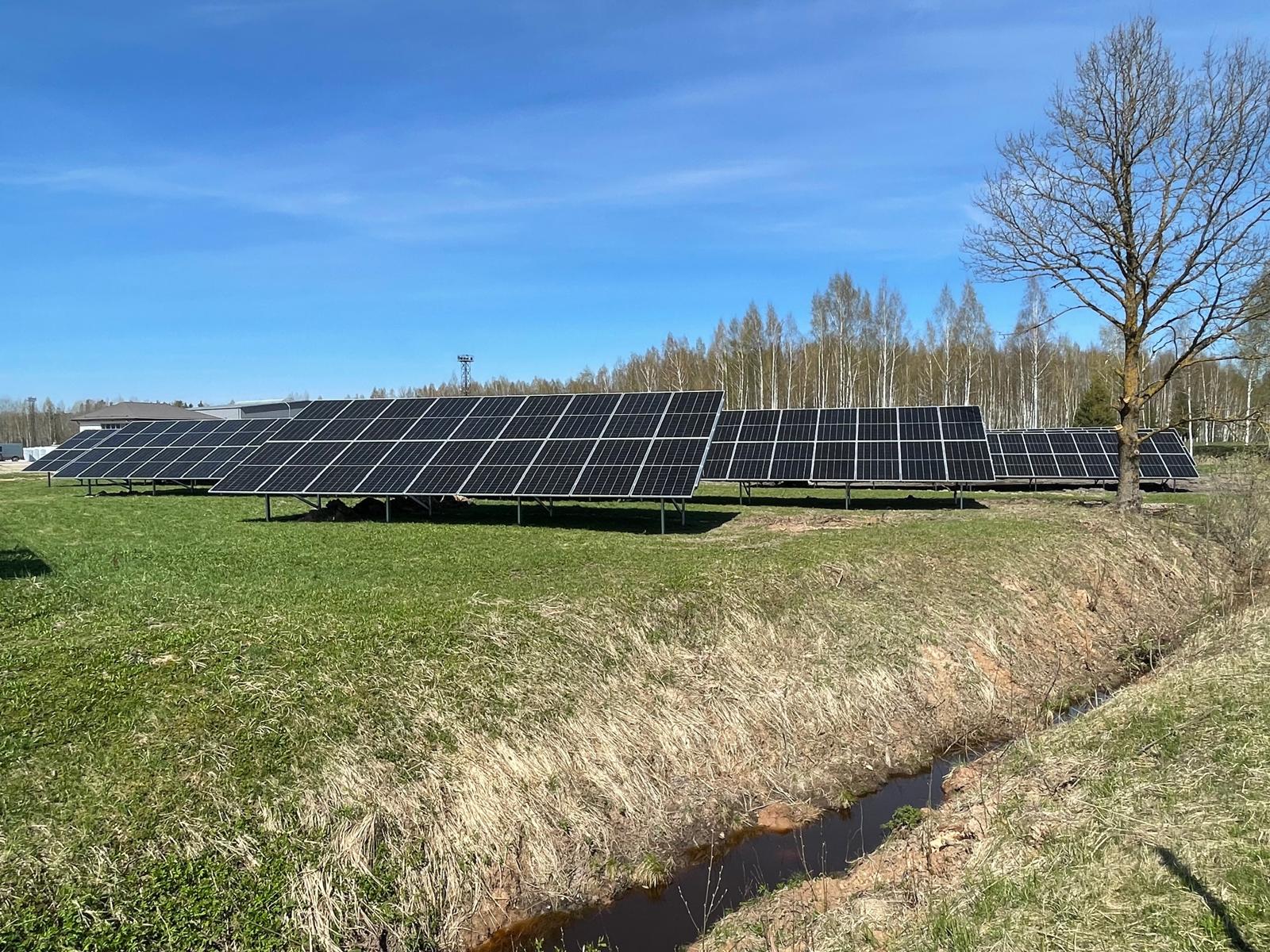 PV-Anlage Bodenperspektive